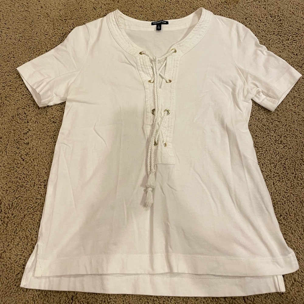 White short sleeve top with tie down the front